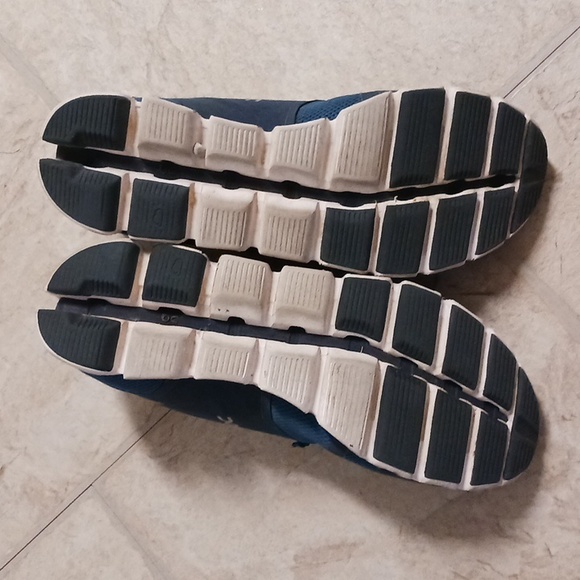 On Cloud  Men size 11 - Picture 4 of 5